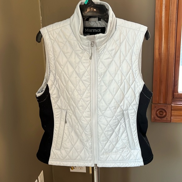 Marmot Jackets & Blazers - Marmot quilted vest double zipper/inside security pocket/front zippered pockets